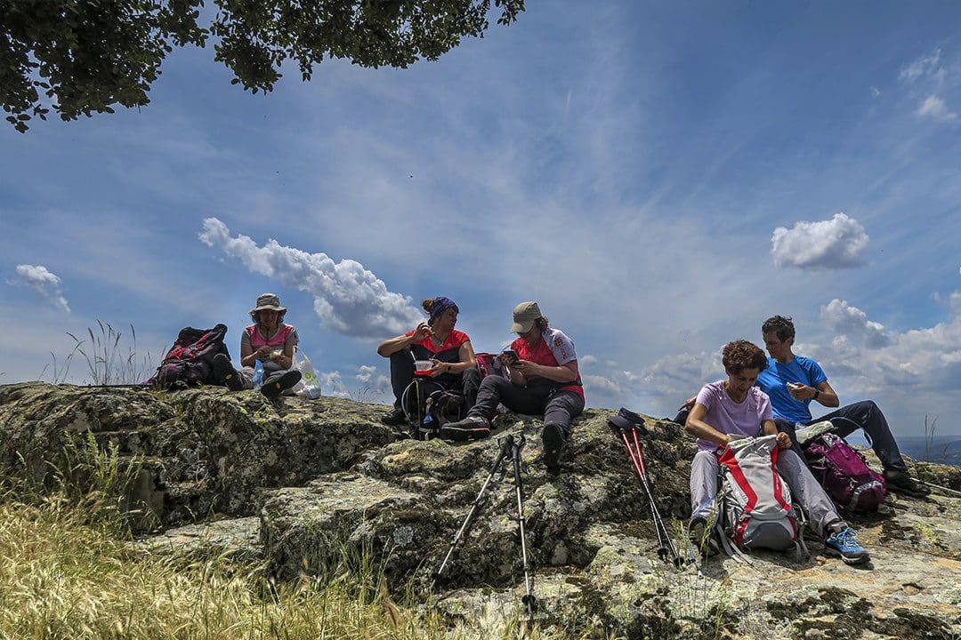 Alimentación en montaña - Parar a comer y tomar alimentos ligeros y energéticos es fundamental durante la actividad de montaña (Foto cortesía CFB)